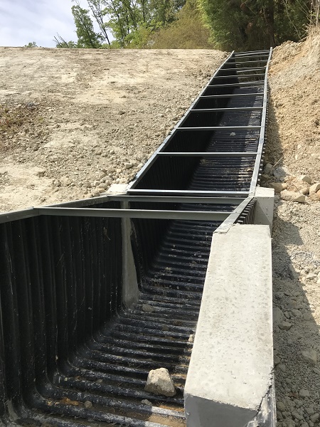 残土処理場 小段排水〈角型U字溝1000，1200〉 | 施工事例 | 鳥居